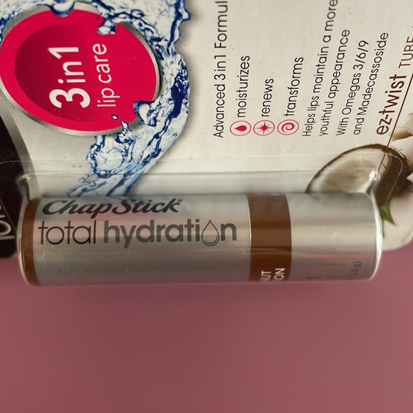 Chap Stick Total Hydration Coconut Hydration Non-Tinted .12 oz - Picture 6 of 7